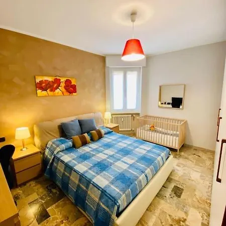 Elegante A Due Passi Dal Lago 아파트